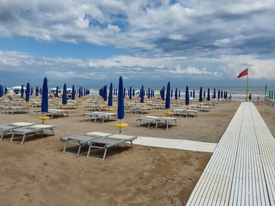From walkway to umbrella