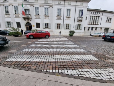 Photo 5 - Crossing on Alcide De Gasperi Street.
