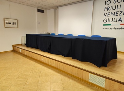 Sala convegni, area relatori