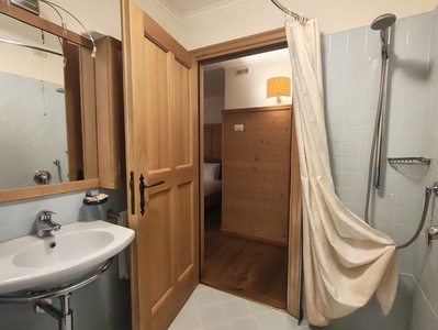 Bagno, vista verso ingresso