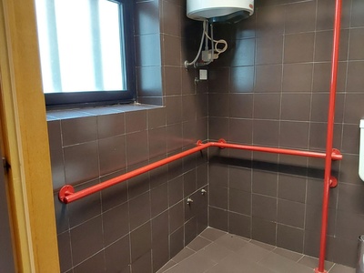 Bagno accessibile maniglioni