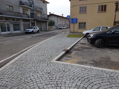 Foto 6 - Marciapiede sul lato opposto della strada