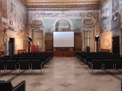 Salone del Parlamento, con allestimento per conferenze