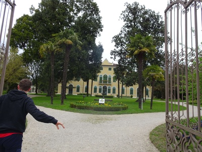 Photo 1 - Start of the path entrance gate of the park 