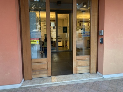 Ingresso per accedere al Bancomat