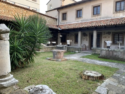 Chiostro nel retro della chiesa