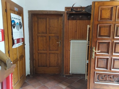 Porta accesso sala