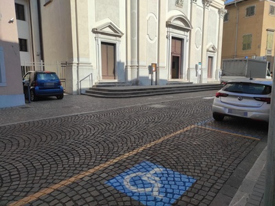 Parcheggio via Grazzano