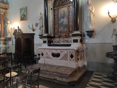 Interno, altare laterale