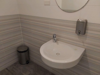 Bagno accessibile lavabo