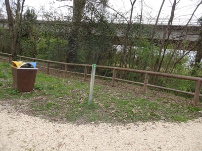 Photo 11 - Path with gravel surface, directional sign of the path