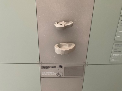 Riproduzione esplorabile tattilmente 