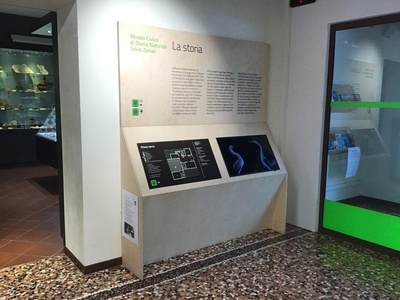 Stazione informativa con mappa tattile