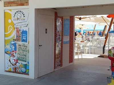 Da area esterna bar a bagno
