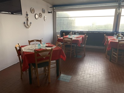 Tavoli e sedie sala ristorante