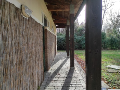 Portico servizi igienici