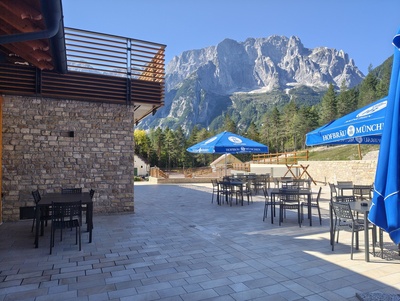 Bar, area esterna vista dall'ingresso