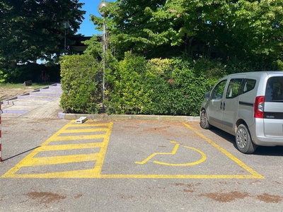 Parcheggio riservato su via Aldo Moro