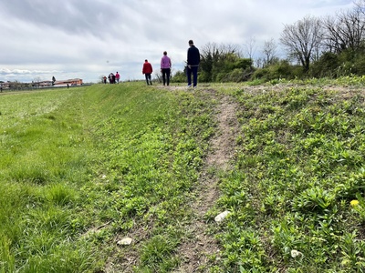 Photo 23 - Ascent of the embankment via a ramp (slope about 10 degrees) 