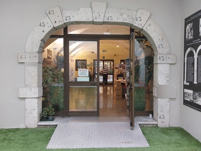 Porta reception da corte interna