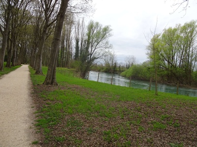 Photo 29 - Path with gravel surface along the river