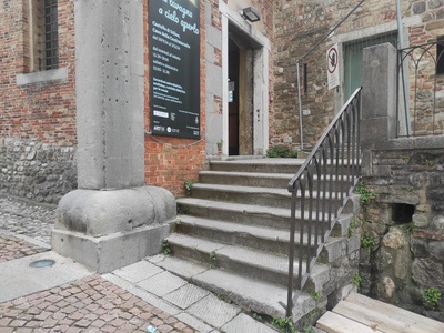 Ingresso, dettaglio della scalinata