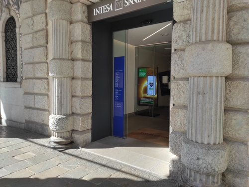 ATM Intesa San Paolo