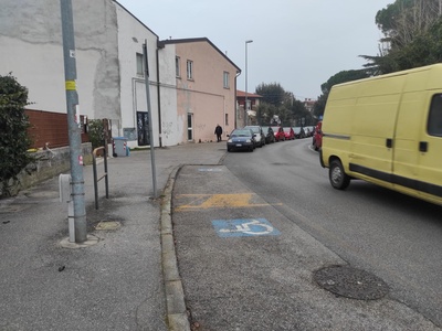 Parcheggi riservati in via XXV aprile