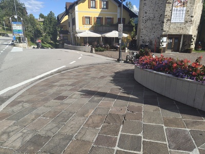 Foto 25 - Rampa di accesso alla piazza