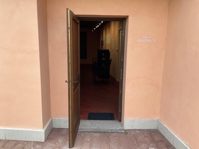 Ingresso sala academiuta 