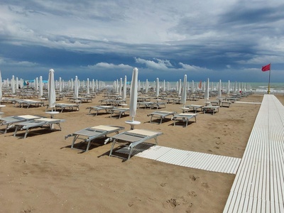 From walkway to umbrella