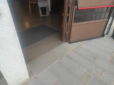 Ingresso, dettaglio della soglia