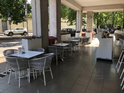 Spazio esterno su viale Ungheria