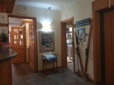 Reception, vista verso sale adiacenti