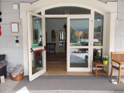 Ingresso, vista frontale