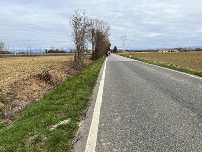 Photo 38 - Road without sidewalks creates dangerous situations for pedestrians