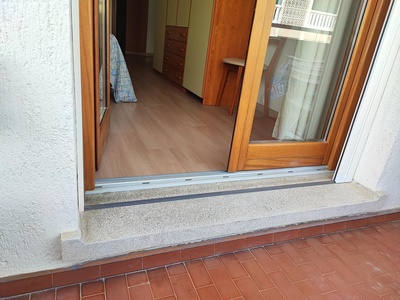 Dettaglio gradino tra balcone e stanza