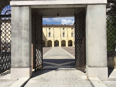 Photo 3 - Courtyard of Palazzo Ragazzoni Flangini Billia
