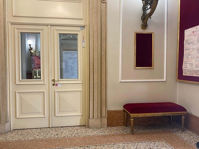 Porta verso foyer