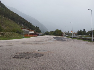 Piazzale parcheggio laterale