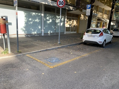 Parcheggio riservato pubblico