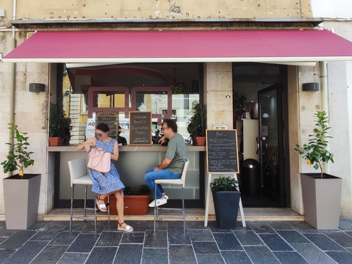 Bar AQ