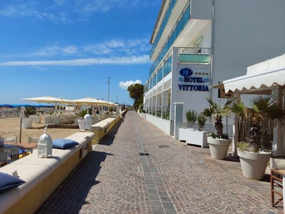 Da ingresso a blocco bagni