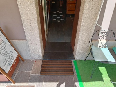 Soglia presso porta d'accesso