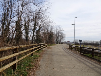 Photo 33 - Path on the bike path