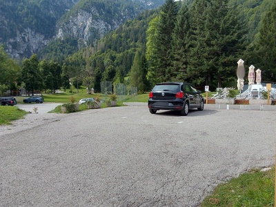 Parcheggio per carico scarico in asfalto