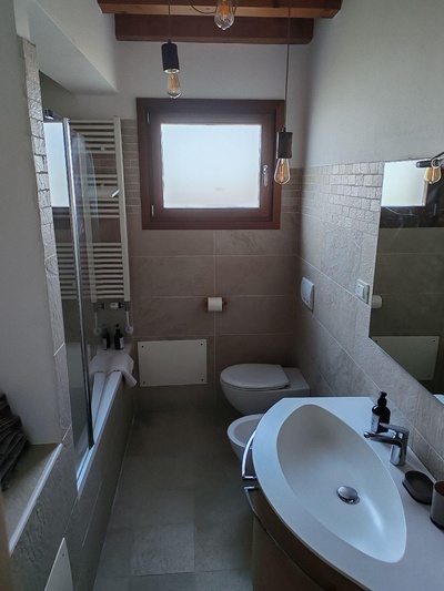 Bagno con vasca