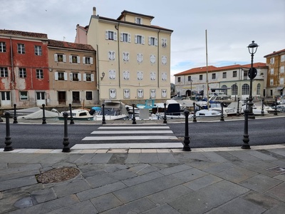Photo 18 - Pedestrian crossing on Riva De Amicis.