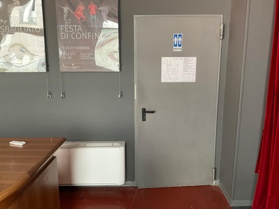 Porta accesso corridoio bagni