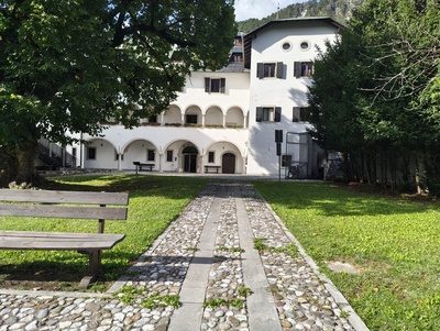 Cortile interno, dettaglio dei percorsi